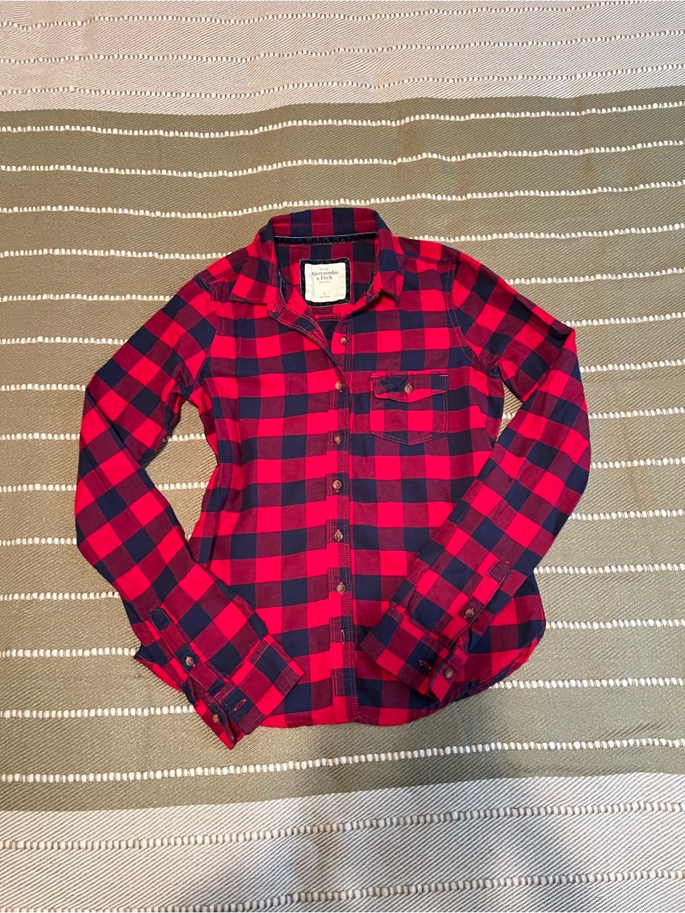 Y2K Abercrombie & Fitch Red and Navy Plaid Button-Down Shirt w/Logo
